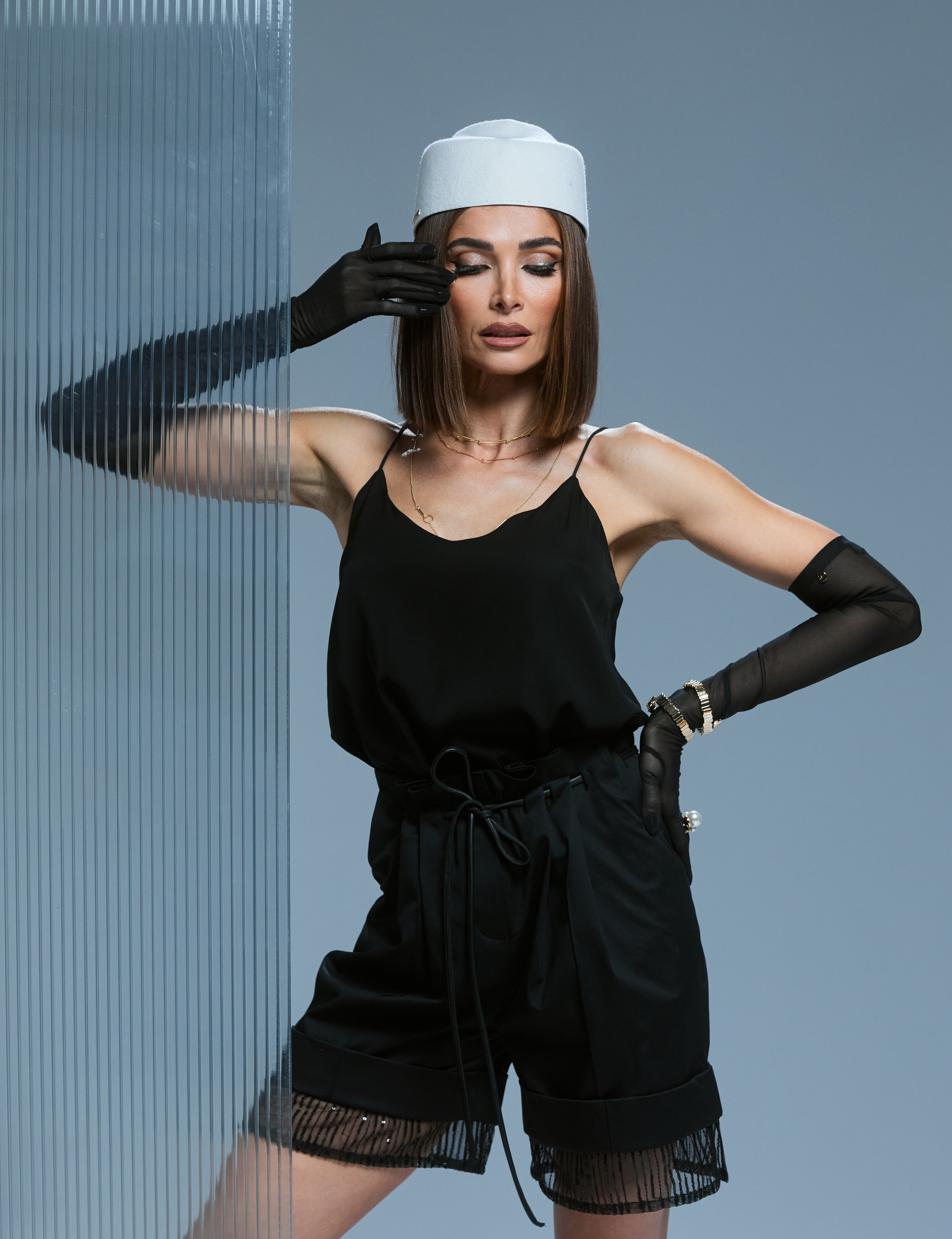 PANTALONI SCURȚI NEGRI UMBR/A MEA 01.4