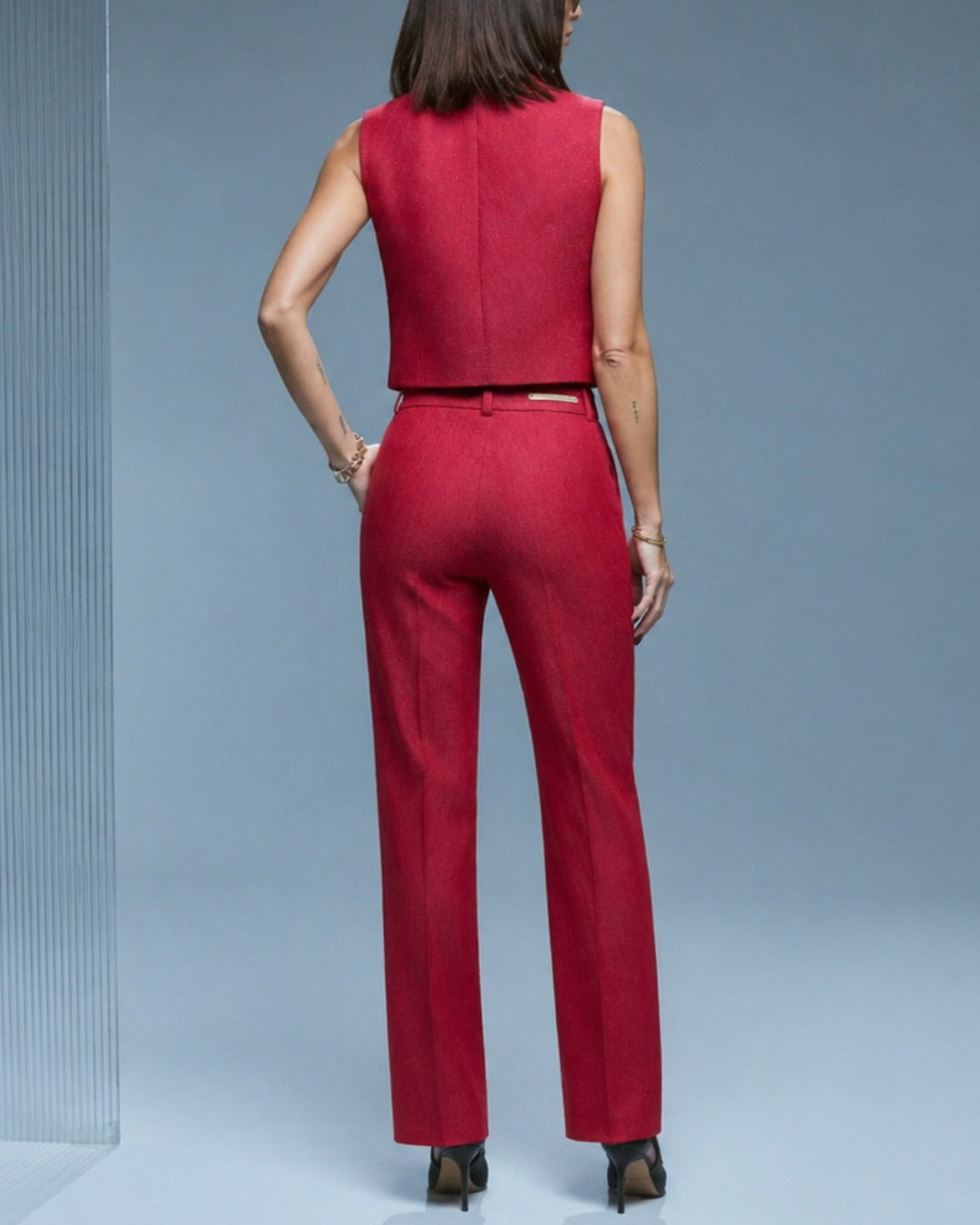 PANTALONI ROȘII UMBR/A. MEA 1.08