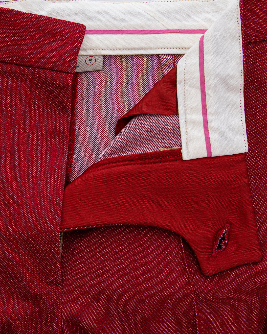 PANTALONI ROȘII UMBR/A. MEA 1.08
